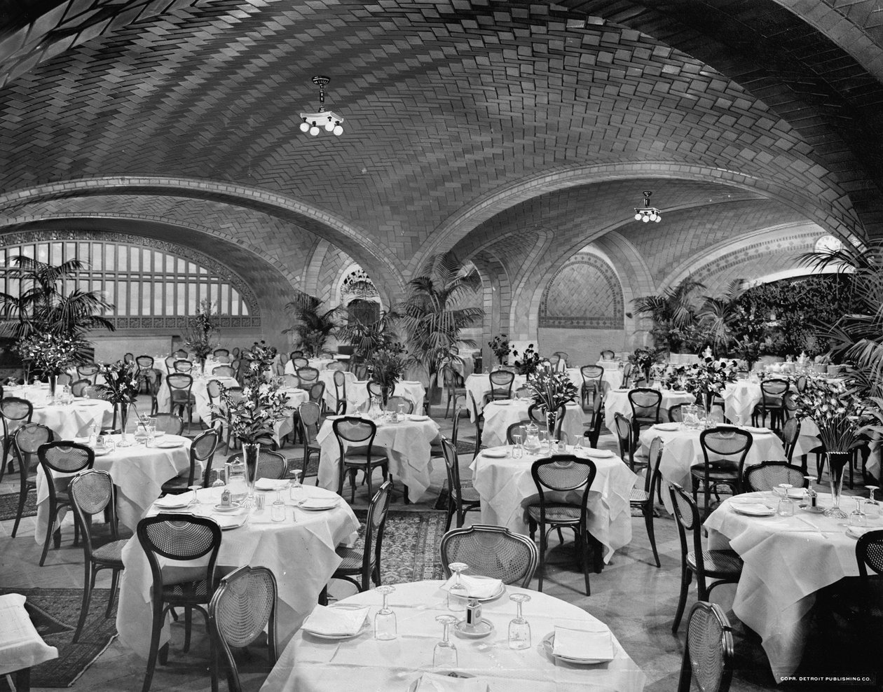 Restaurante, Grand Central Terminal, NY Linhas Centrais, Nova York, c.1910-20 de Detroit Publishing Co.