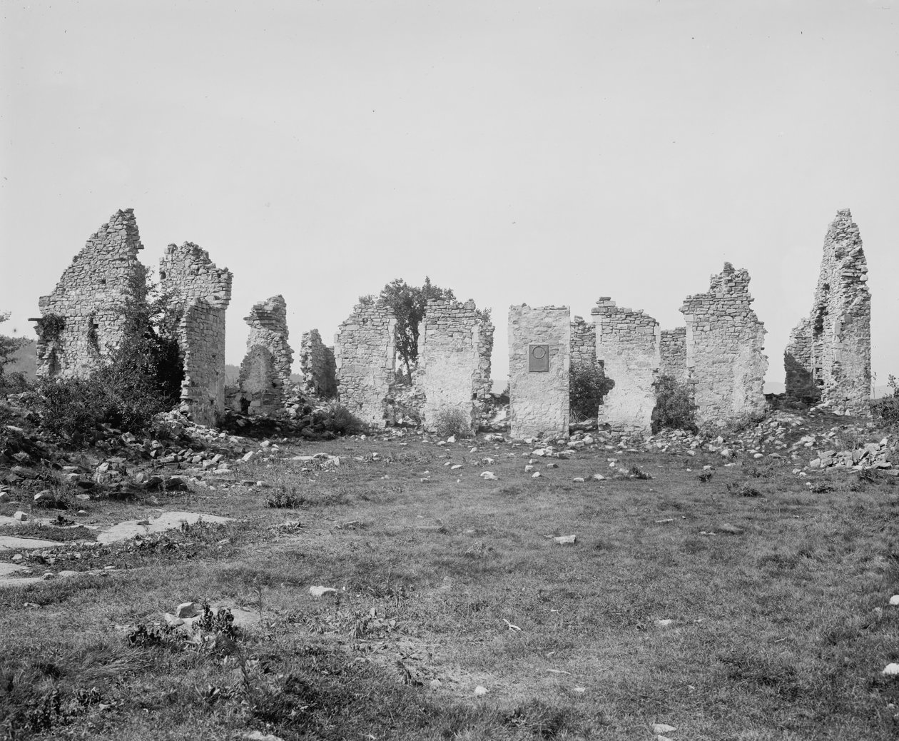 Ruínas do Forte Ticonderoga, Lago Champlain, NY, c.1900-10 de Detroit Publishing Co.
