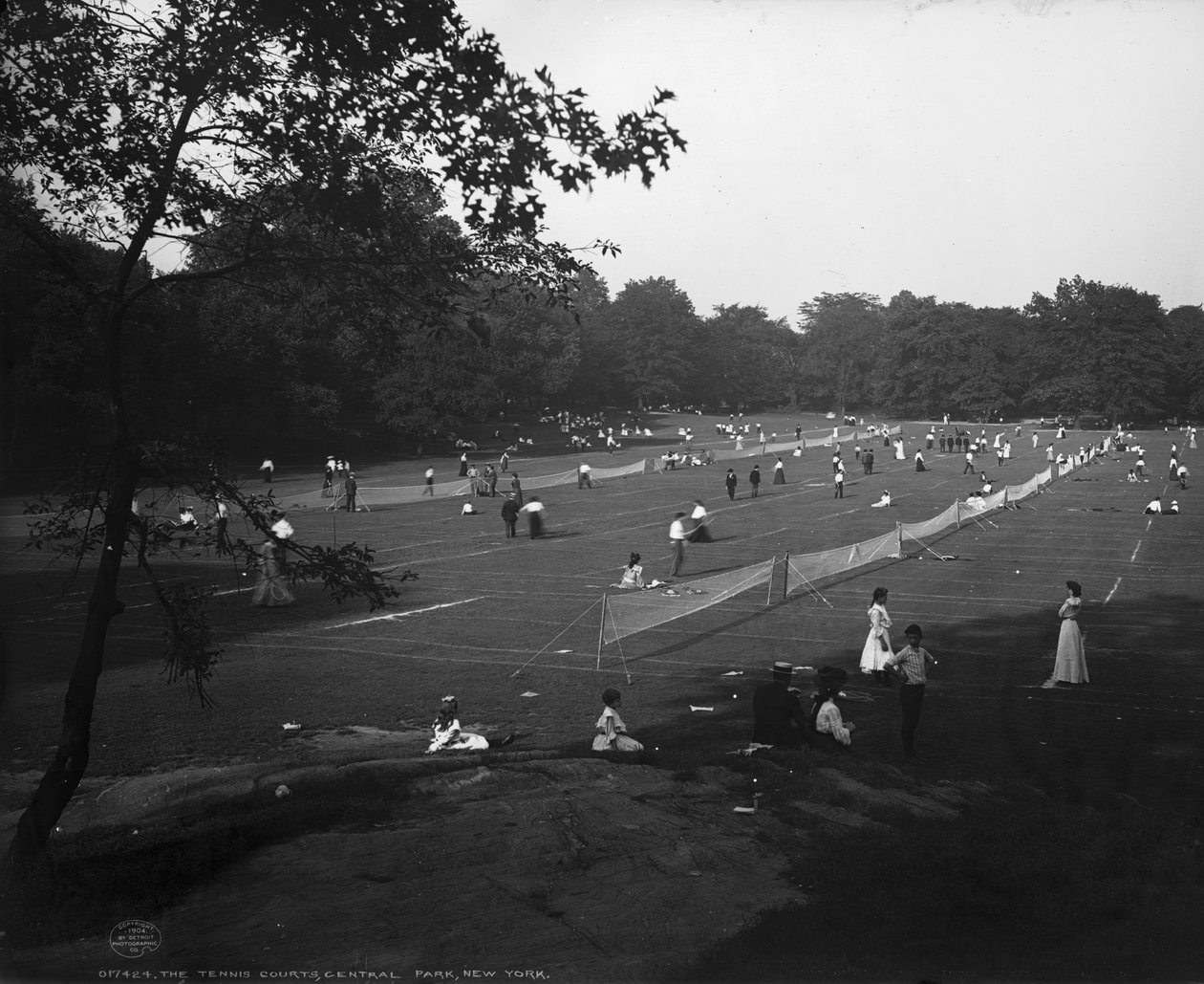 As quadras de tênis, Central Park, Nova York, c.1904 de Detroit Publishing Co.