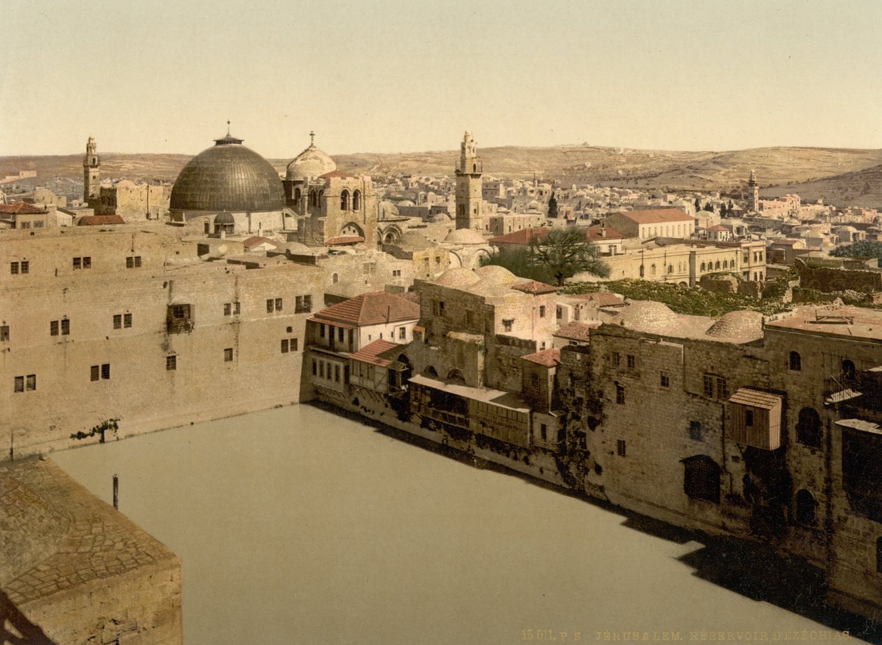 A Piscina de Ezequias, Jerusalém, Terra Santa, c.1890-c.1900 (impressão fotocromática) de Detroit Photographic Co.