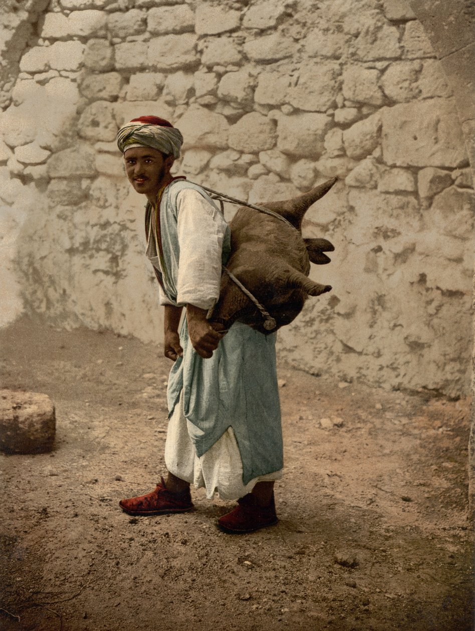 Porta-água de Jerusalém, Terra Santa, c.1890-c.1900 (fotocópia) de Detroit Photographic Co.