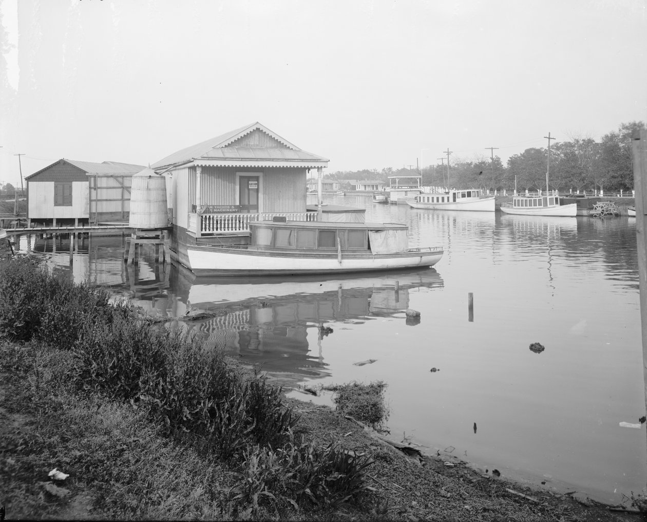 Ao longo de Bayou Saint John, Nova Orleans, 1910 de Detroit Publishing Co.