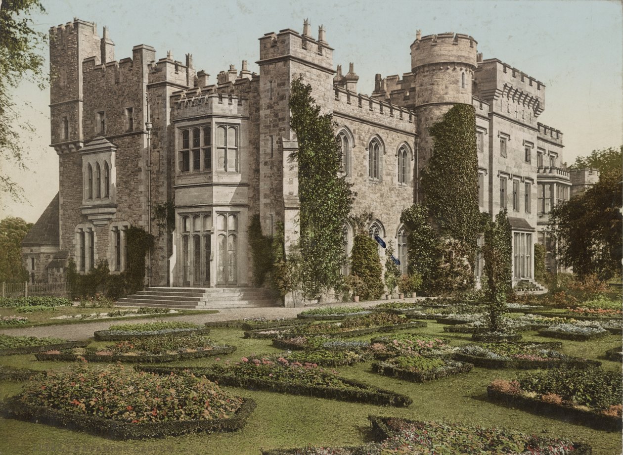 Hawarden Castle, c.1900 (impressão fotomecânica) de Detroit Publishing Co.