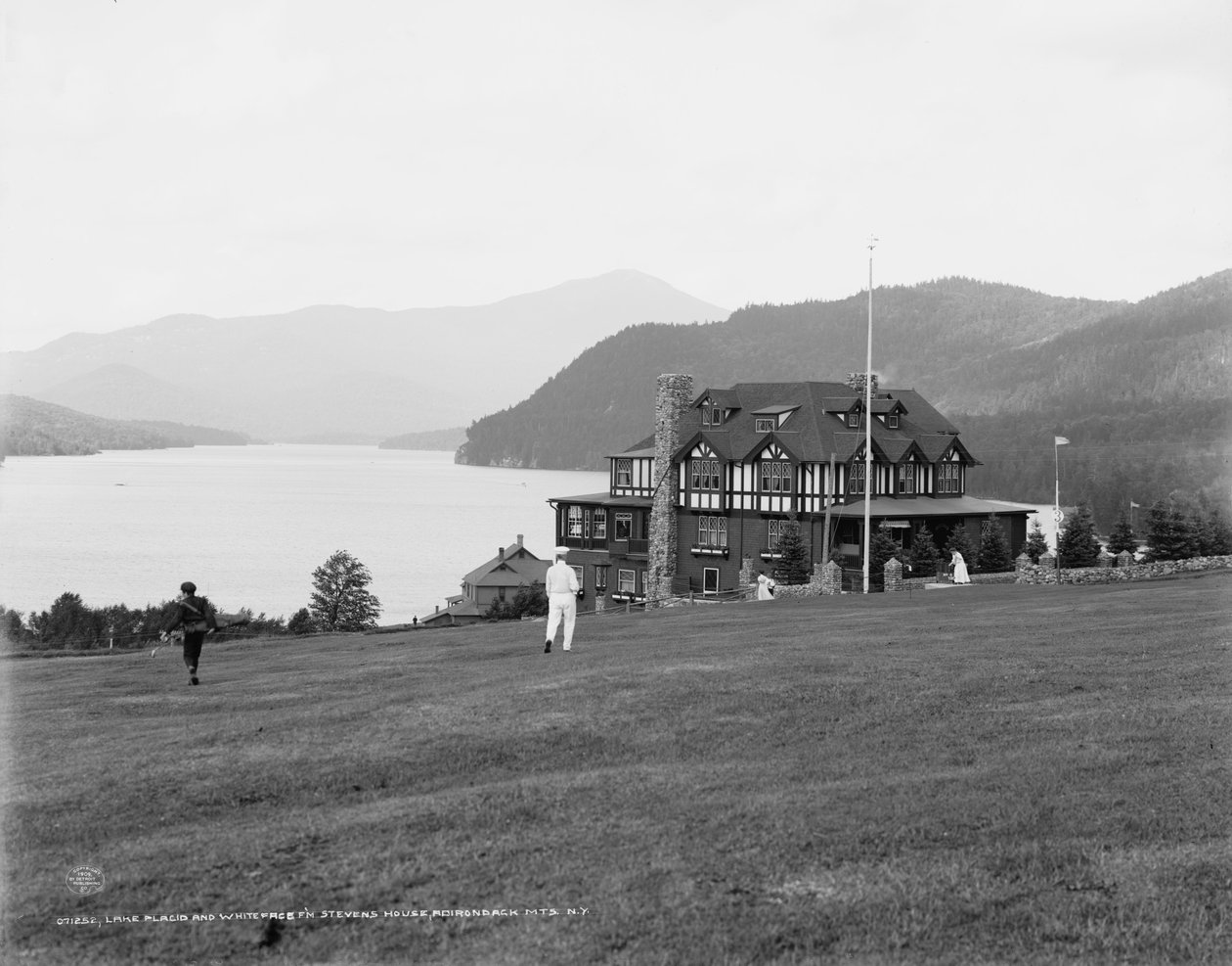 Lake Placid e Whiteface Mountain de Stevens House, Montanhas Adirondack, NY, c.1909 de Detroit Publishing Co.