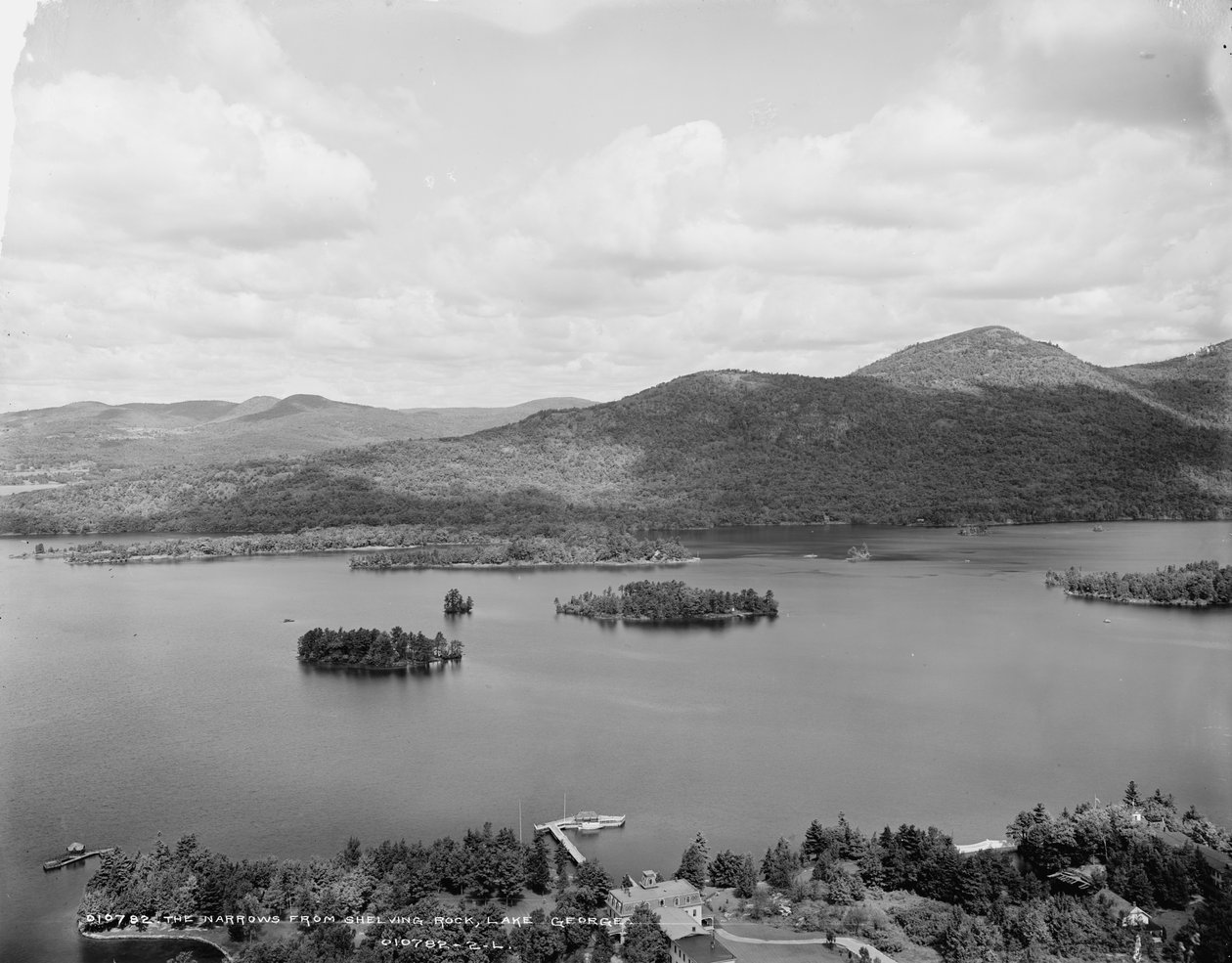 As estreitas de Shelving Rock, Lake George, c.1900-06 de Detroit Publishing Co.