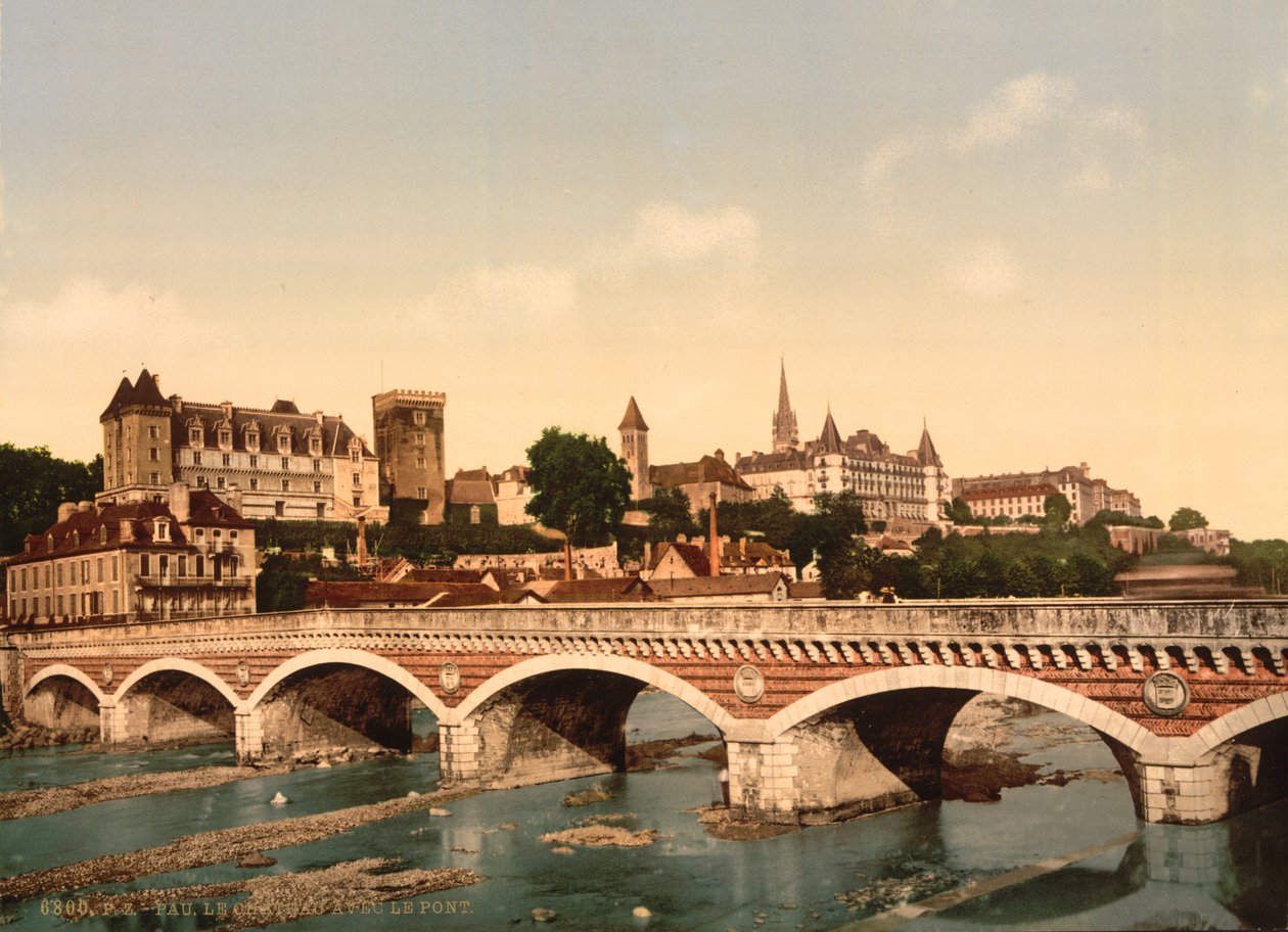 O castelo e a ponte, Pau, Pirineus, c.1890-1900 de Detroit Publishing Co.