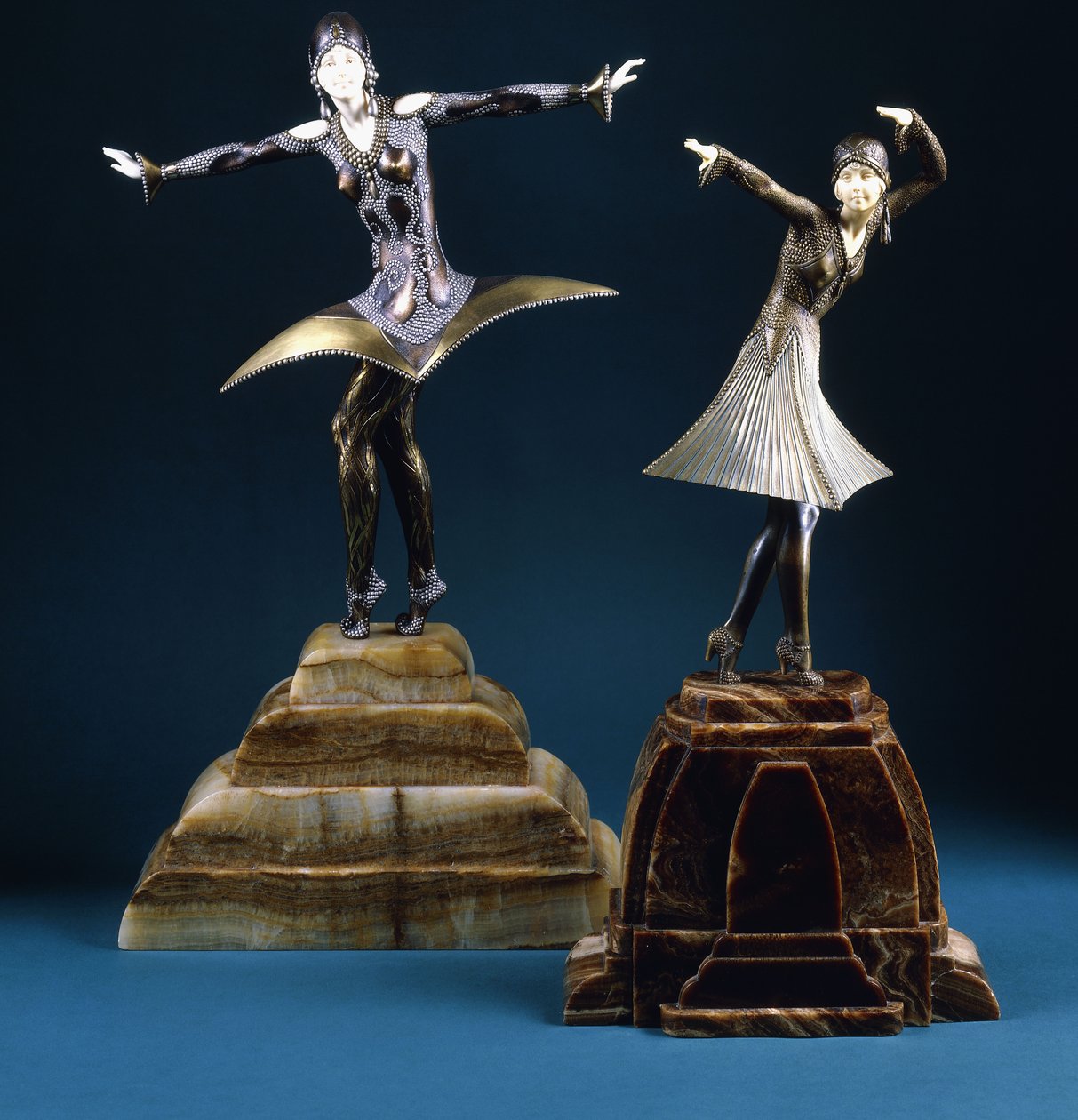 Kora, bailarina exótica, início do século XX (bronze pintado a frio, base de ônix) de Dimitri Chiparus