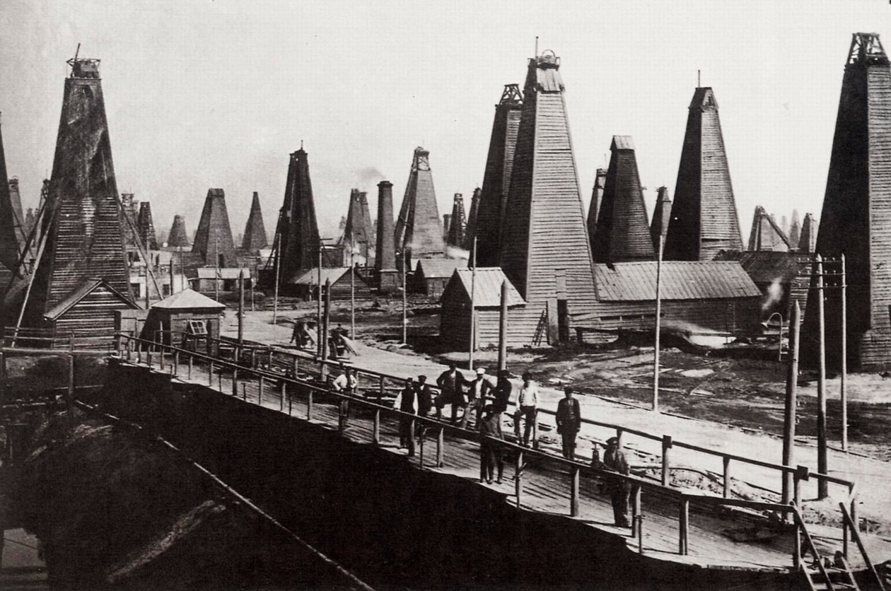Poços de petróleo em Baku no mar Cáspio, Rússia, c1890 de Dmitri Ivanovich Yermakov