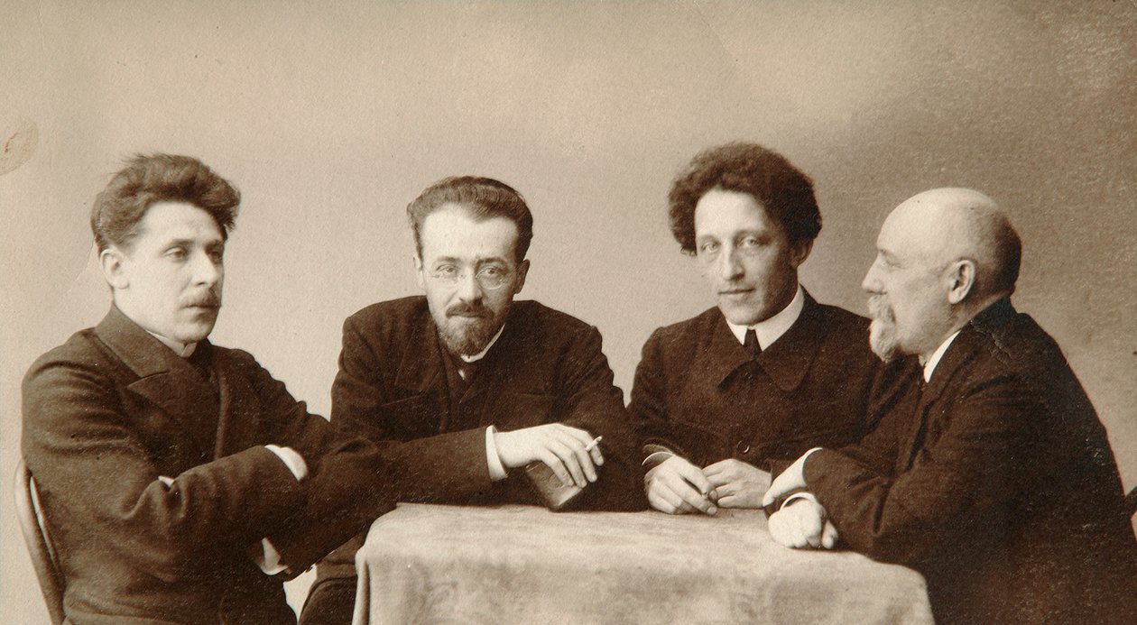 Quatro poetas russos, início do século XX. de Dmitri Spiridonovich Zdobnov