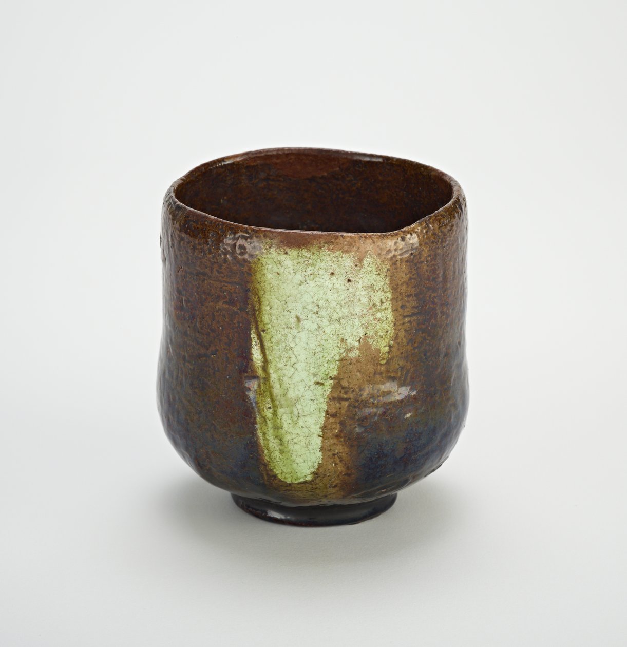 Tigela de chá (tsutsu-jawan), final do século 18 ao início do século 19 (louça de barro com esmalte de chumbo) de Doan Ohi