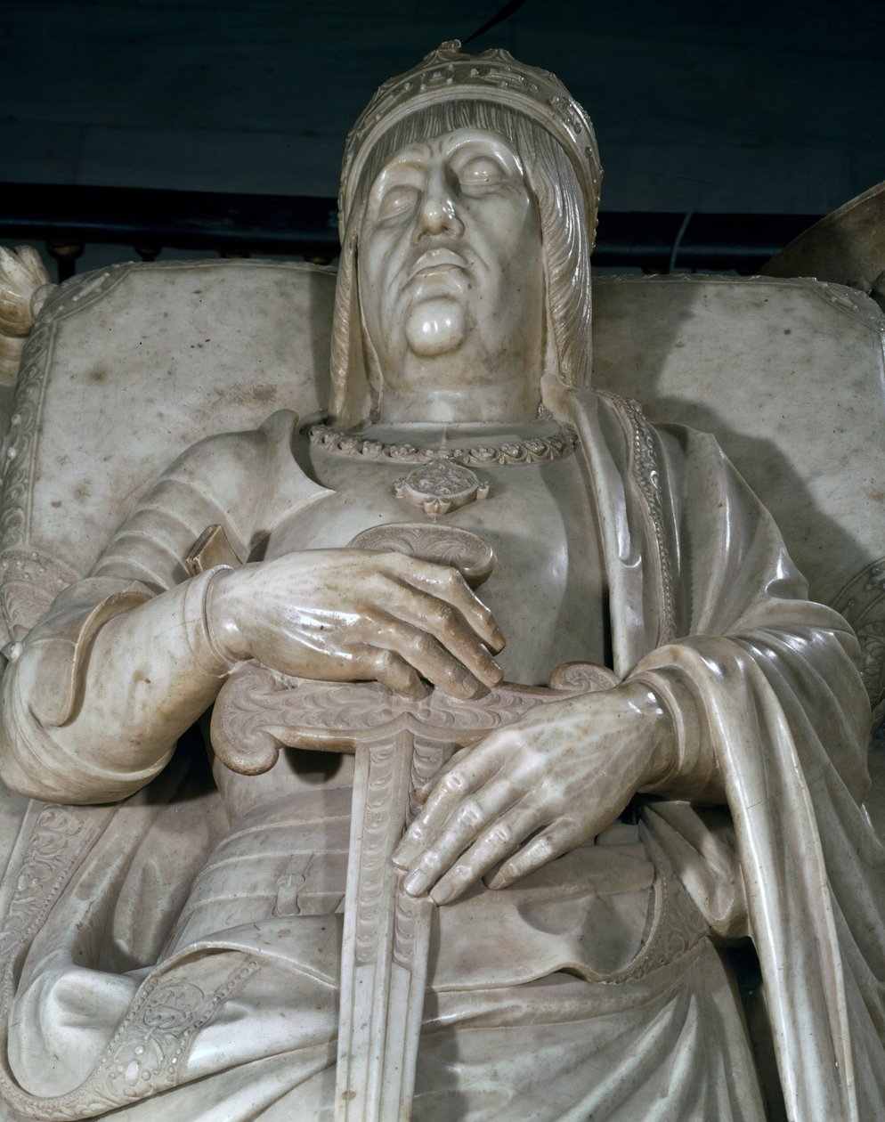 Efígie de um rei, detalhe da tumba dos reis católicos (mármore) de Domenico Fancelli