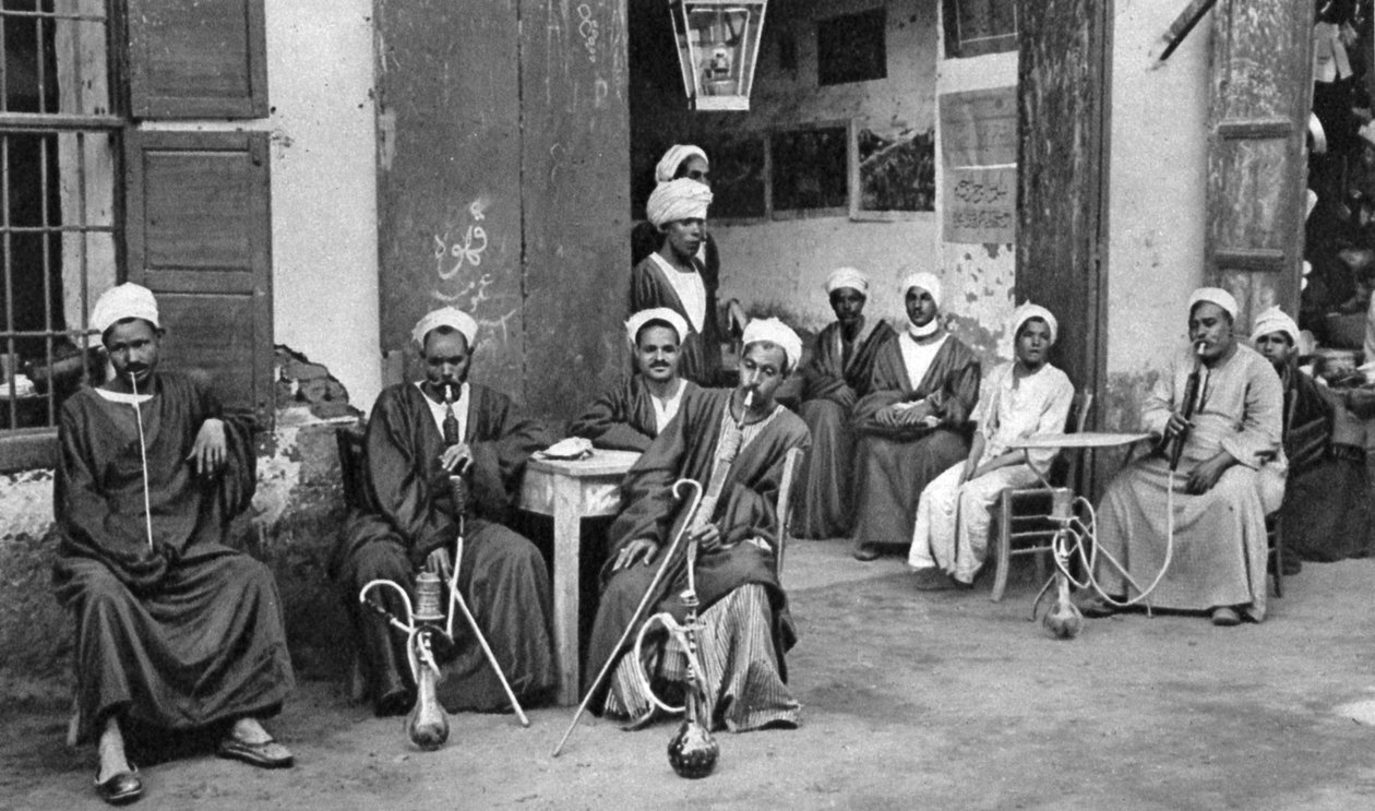 Café árabe em Esna, sul de Luxor, Egito, c1922 de Donald McLeish
