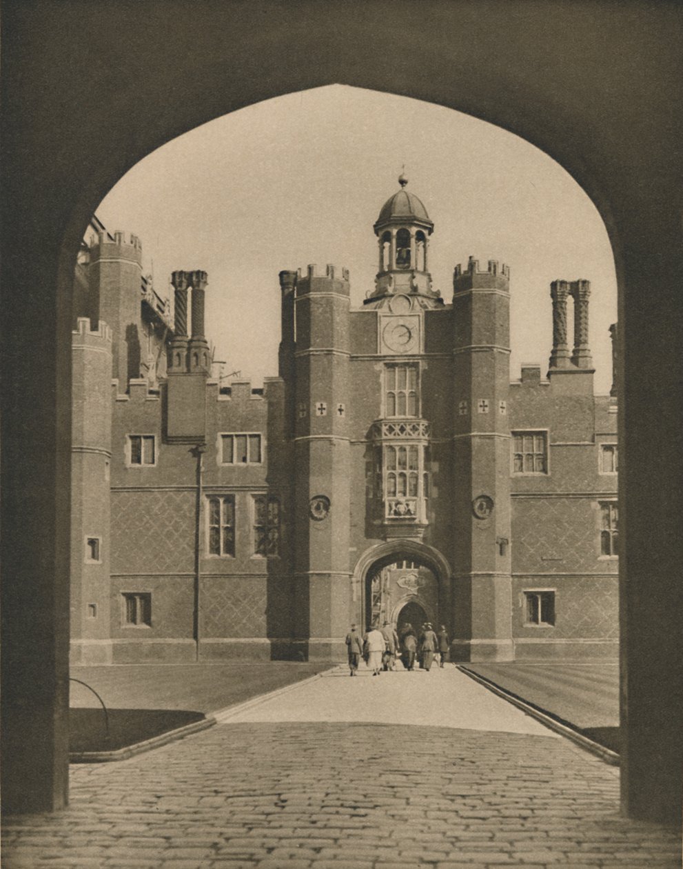 Corte baixa, o primeiro quadrilátero do palácio de Wolseys, c1935. de Donald McLeish