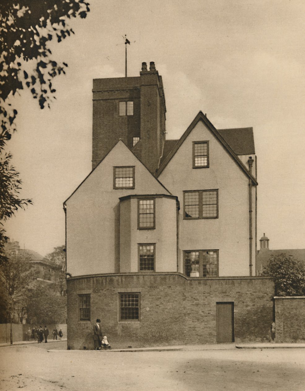 Torre Canonbury, uma antiga casa senhorial transformada em um clube social, c1935. de Donald McLeish