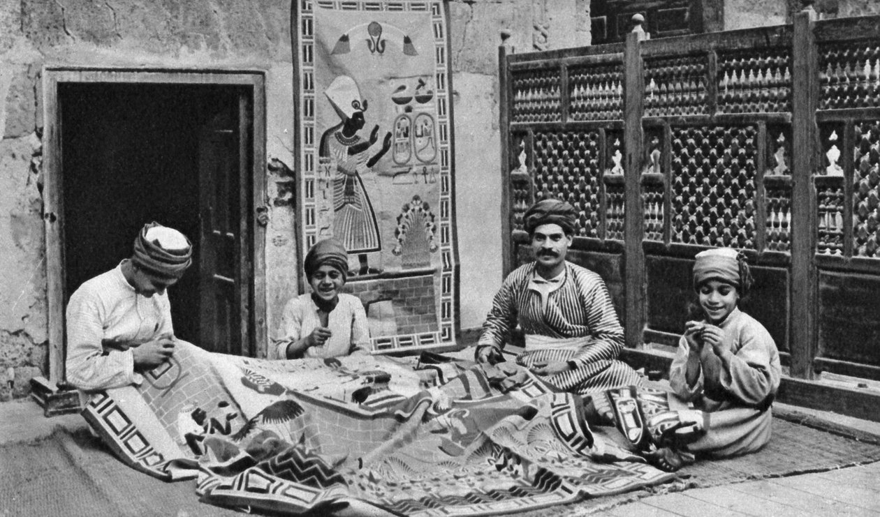 Artesãos, bazar de fabricantes de tendas, Cairo, Egito, c1922. de Donald McLeish