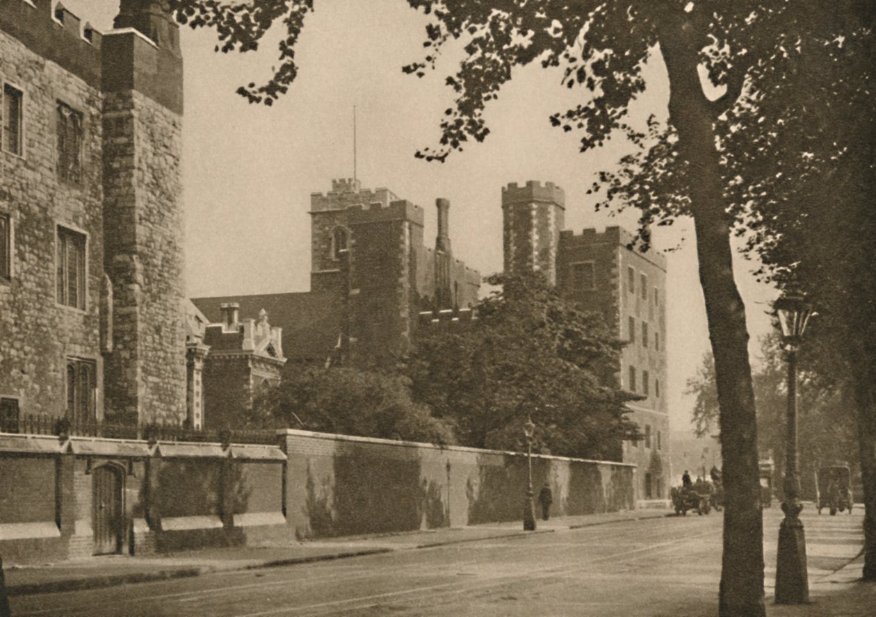 Palácio de Lambeth, residência dos arcebispos de Cantuária por sete séculos, c1935. de Donald McLeish