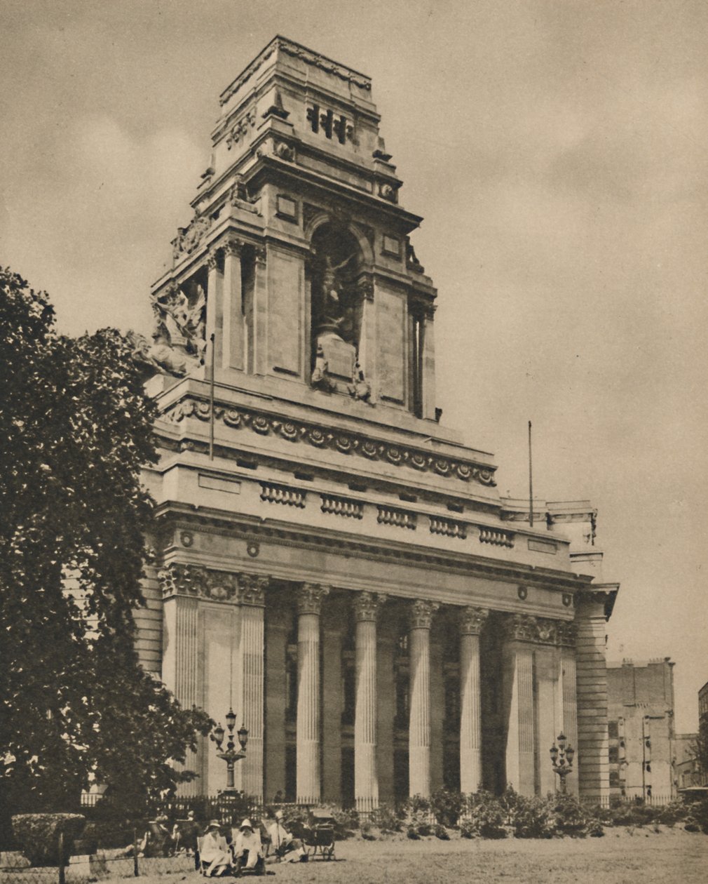 Instalações da autoridade do porto de Londres em Tower Hill, c1935. de Donald McLeish