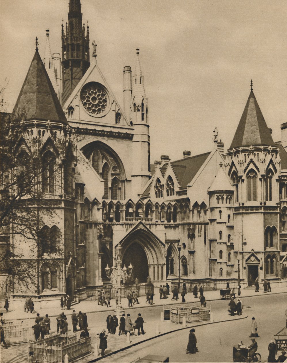 Tribunais de Justiça reais de uma janela na esquina da rua Essex, c1935. de Donald McLeish