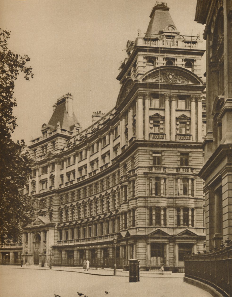 Salisbury House: Instalações comerciais palacianas na cidade, c1935. de Donald McLeish