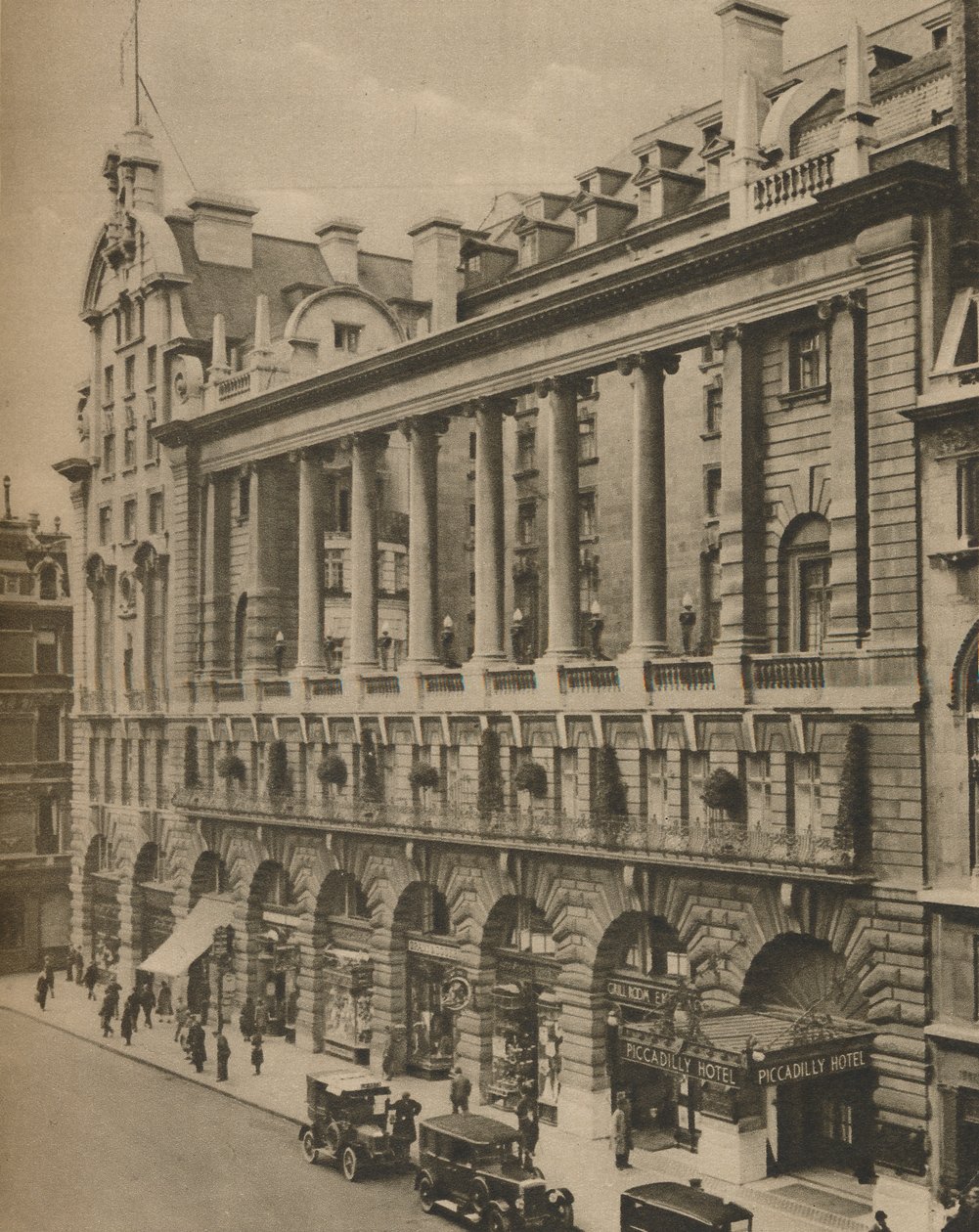 Frente sul do Piccadilly Hotel, erguida em 1908, c1935. de Donald McLeish