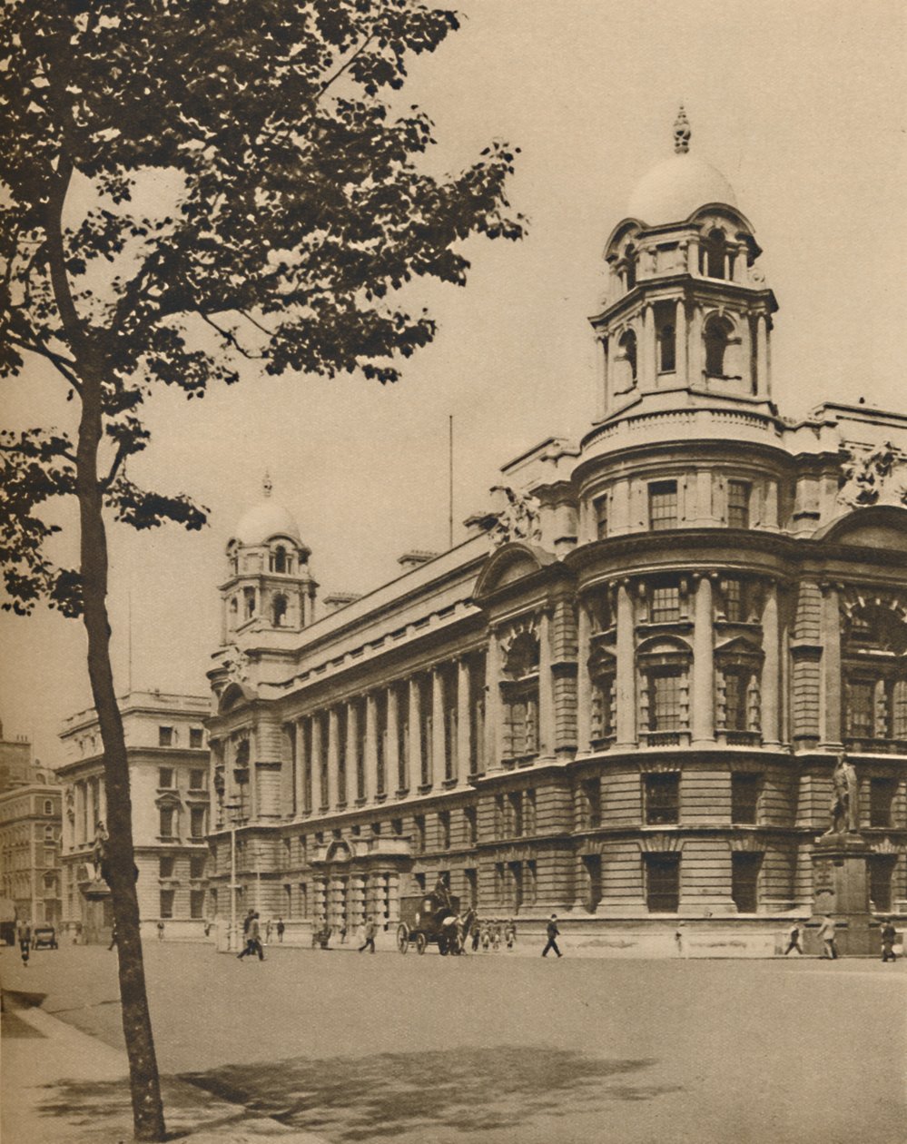 The Brains of Defense: Escritório Britânico de Guerra em Whitehall, c1935. de Donald McLeish
