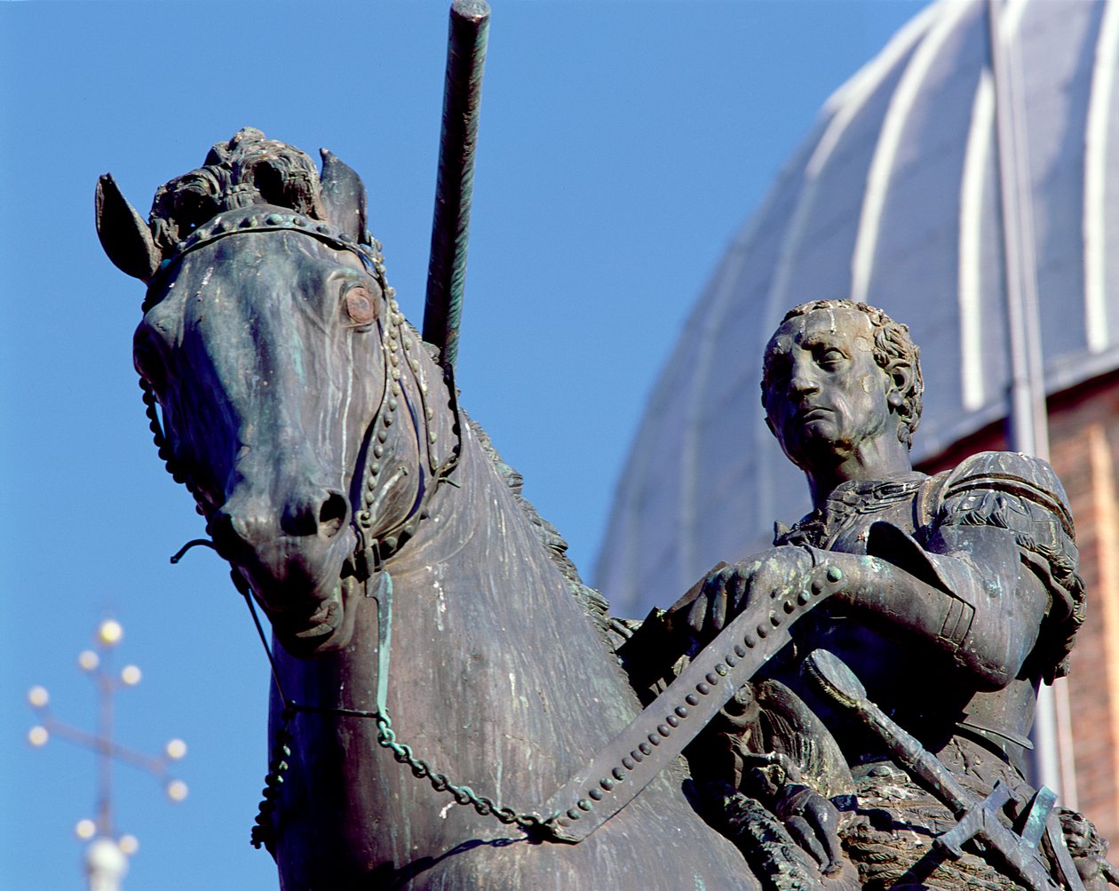Retrato equestre de Gattamelata, 1453 (bronze) (detalhe) (ver 139007 e 139008) de Donatello