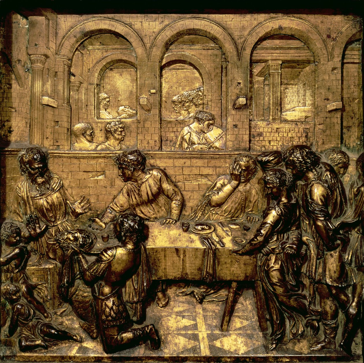 Festa de Herodes, de uma série de relevos que ilustram a vida de João Batista na pia batismal hexagonal do Batistério, 1417-30 (bronze dourado) de Donatello