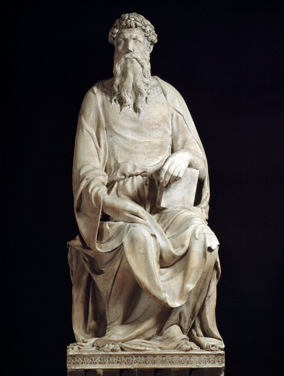 São João Evangelista. Escultura em mármore de Donatello
