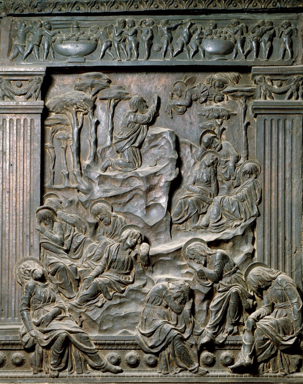 A oração no Monte das Oliveiras. Baixo relevo da cadeira à esquerda, c.1460 de Donatello