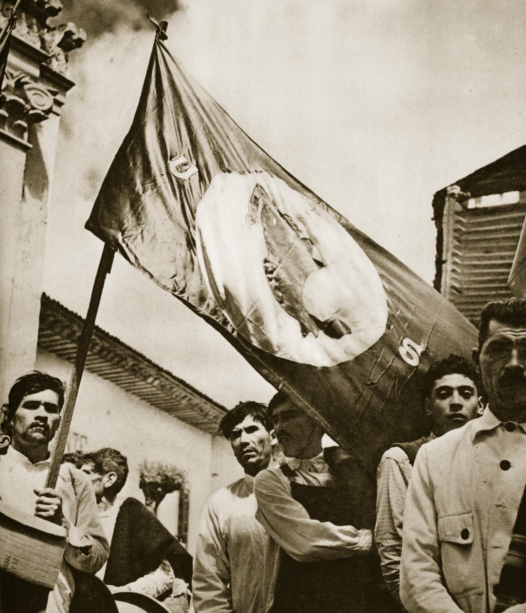 Membros da União Nacional Synarchist, México, 1930s-40s (bw foto) de Doris Hedyn