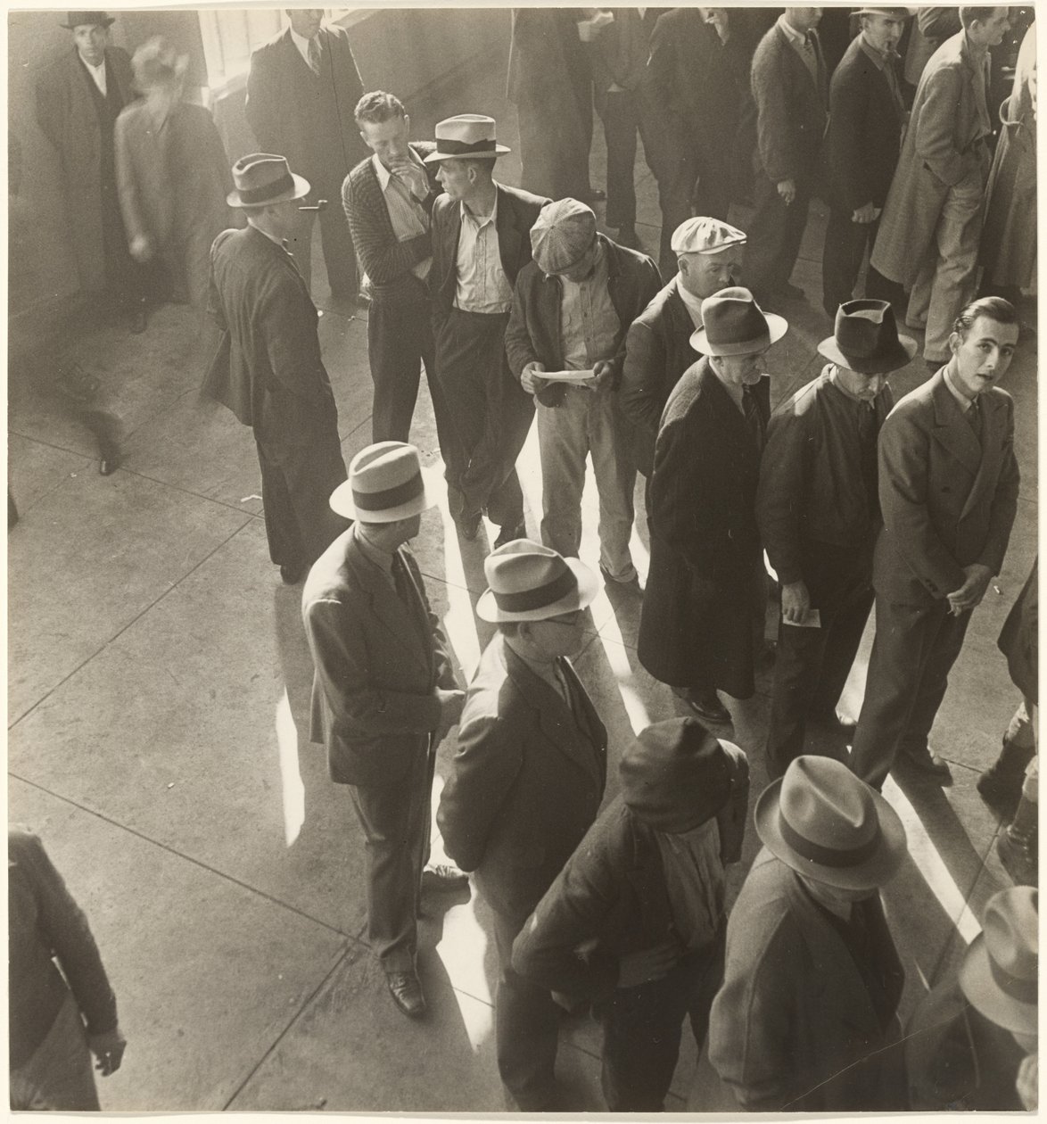 [Primeiros dias de subsídio de desemprego na Califórnia: Esperar para apresentar pedidos] de Dorothea Lange