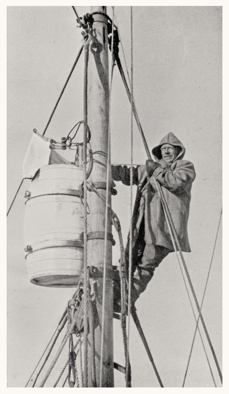 Comandante Frank Wild (1873-1939) no masthead, durante a expedição de Endurance à Antártica, 1914-1916 de Dr. Alexander Macklin