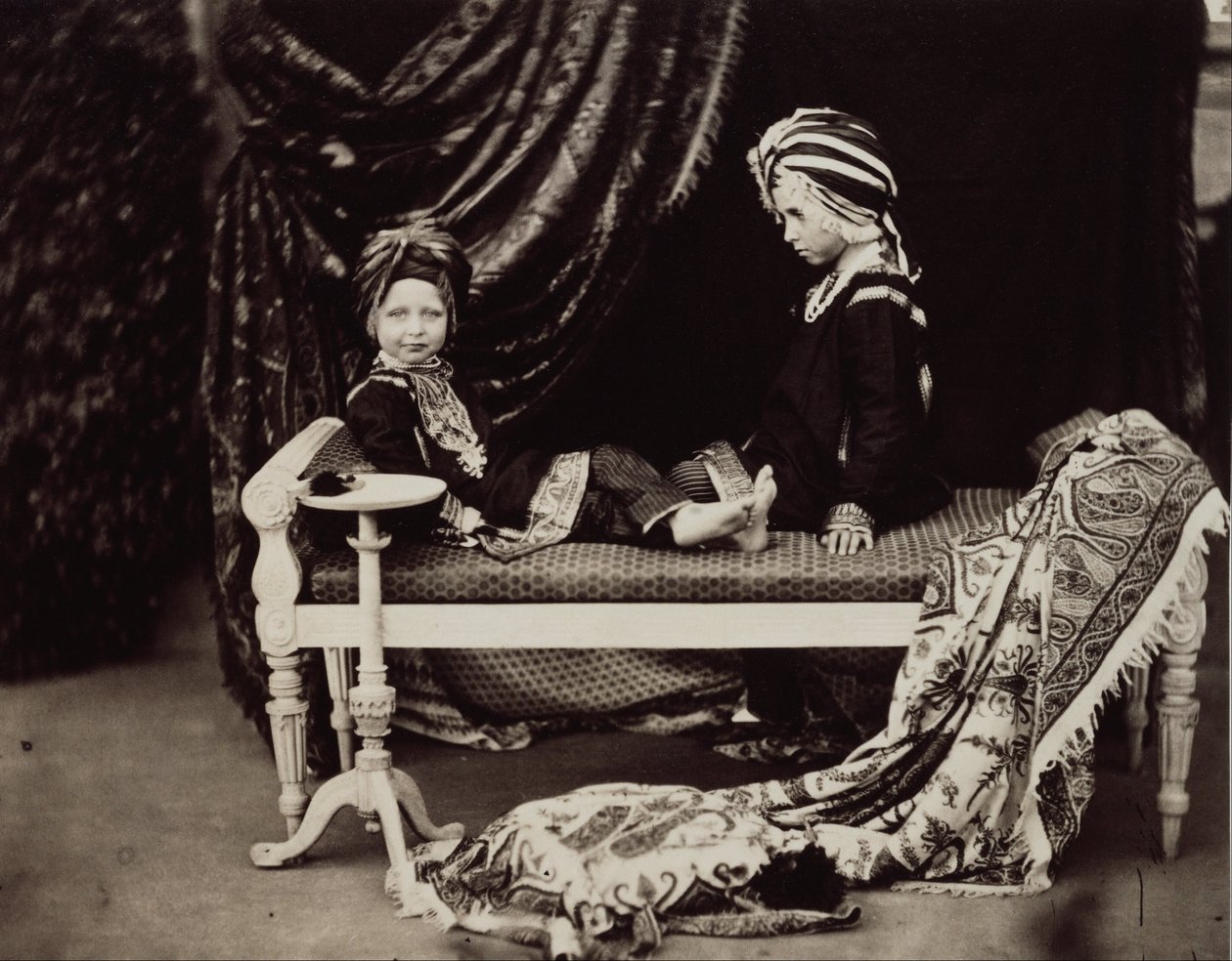 Príncipe Arthur e Príncipe Alfred disfarçado de Príncipes Sikhs, Osborne de Dr Ernst Becker