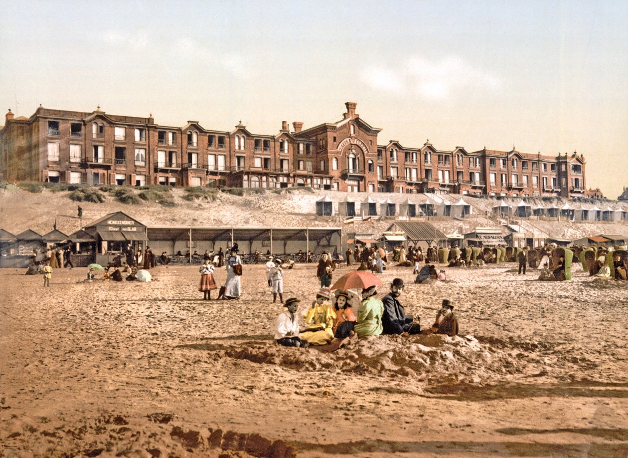 Hotel Orange da praia em Scheveningen, pub. c.1900 de Dutch Photographer