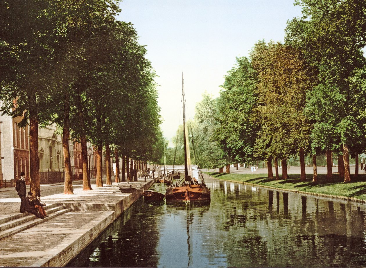 Barcaça à vela no Canal da Princesa, em Haia, 1890-1900 de Dutch Photographer