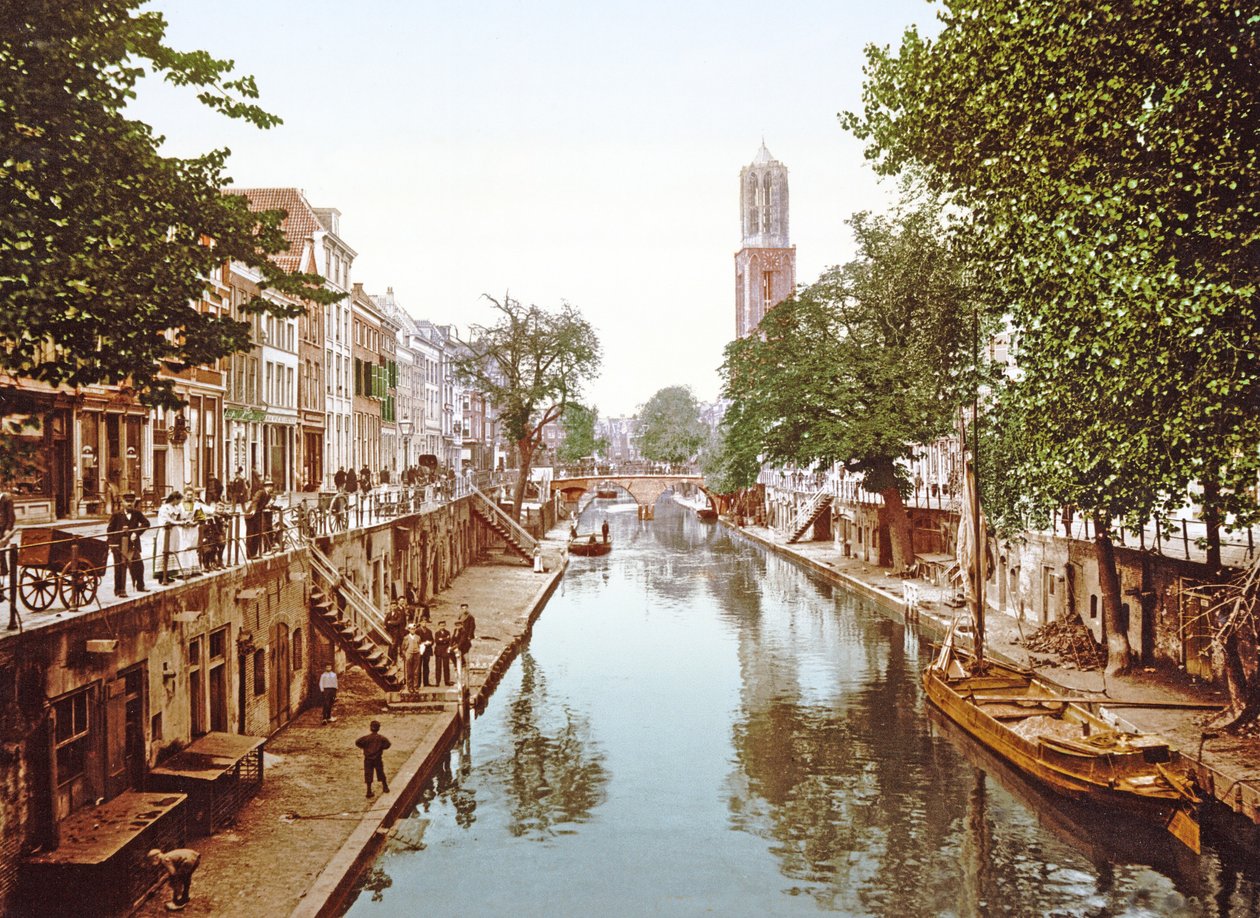Ver olhando para baixo o Oudegracht em Utrecht, 1890-1900 de Dutch Photographer