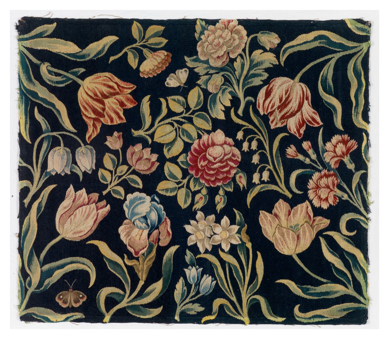 Biombo com painéis de tapeçaria floral, fabricado na Holanda ou possivelmente no Soho, Inglaterra de Dutch School