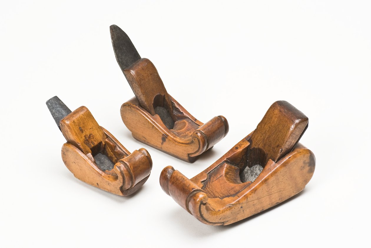Três aviões do fabricante de violino, final do século XVIII (buxo) de Dutch School