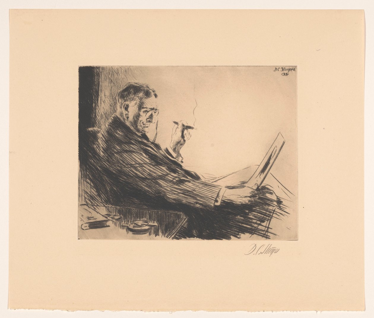 Homem olha para uma foto com um charuto na mão O amante da impressão de Dwight Case Sturges (signed by artist)
