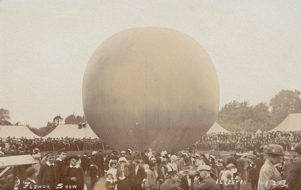 Balão de ar quente no Ilkeston Flower Show, Derbyshire, 2 de agosto de 1909 de EB Turner