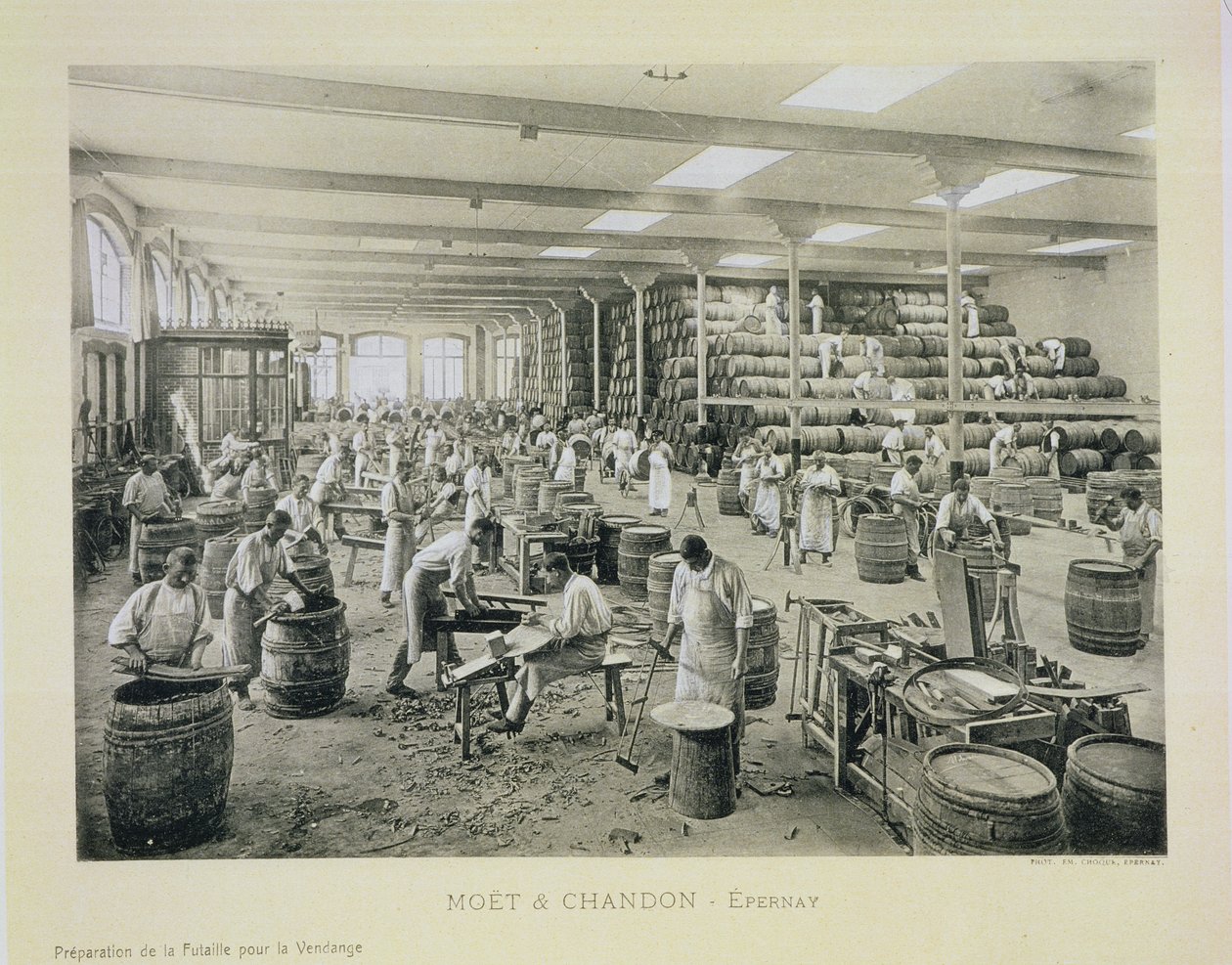 Preparação de barris para o vintage, de &39;La France Vinicole&39;, publicado pela Moet und Chandon, Epernay (photolitho) de E.M. Choque