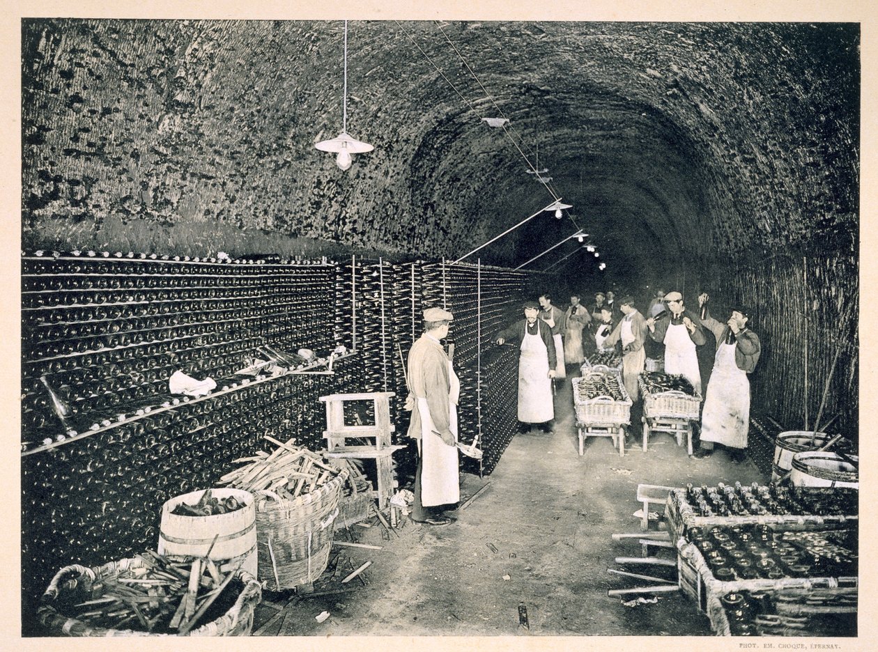 Armazenar garrafas, de &39;Le France Vinicole&39;, gravado por B. Arnaud, pub. por Moet und Chandon, Epernay (photolitho) de E.M. Choque