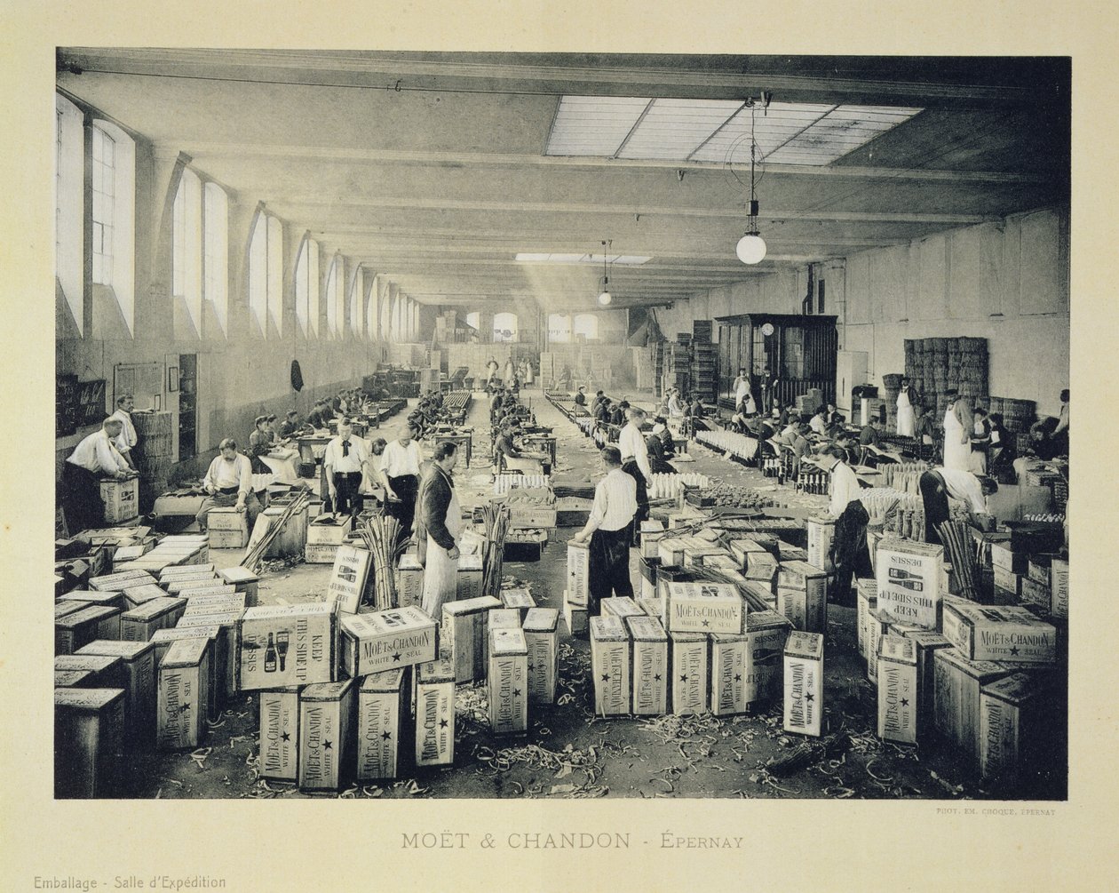 Caixas de embalagem para transporte, da La France Vinicole, publicado pela Moet & Chandon, Epernay (photolitho) de E.M. Choque