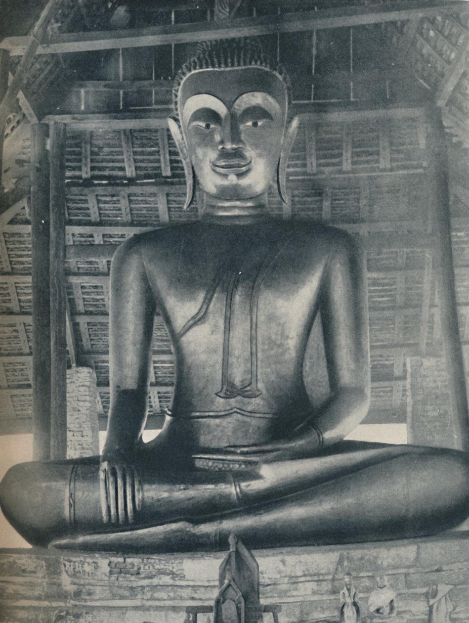 Glória do Santuário Central em Wat Suthat, Bangcoc, c1935 de ENA