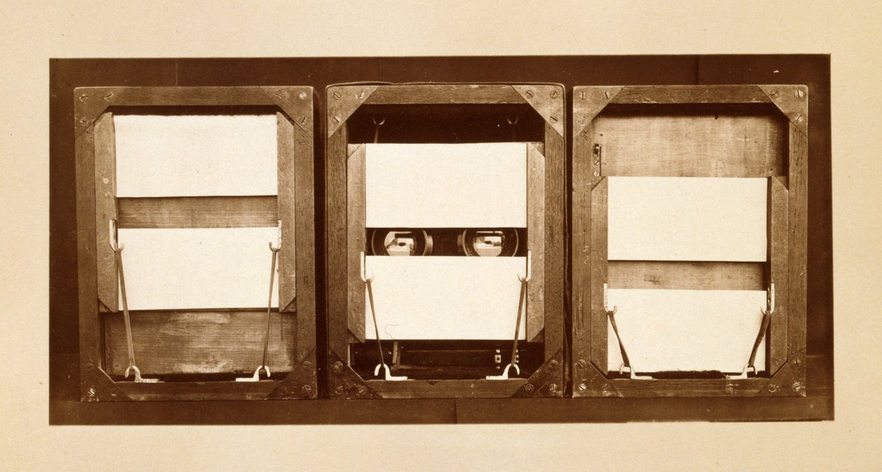 Frente de eletro-obturadores, com posições de painéis antes, durante e depois da exposição usada para filmar a série &39;Animal Locomotion&39;, c.1881 de Eadweard Muybridge
