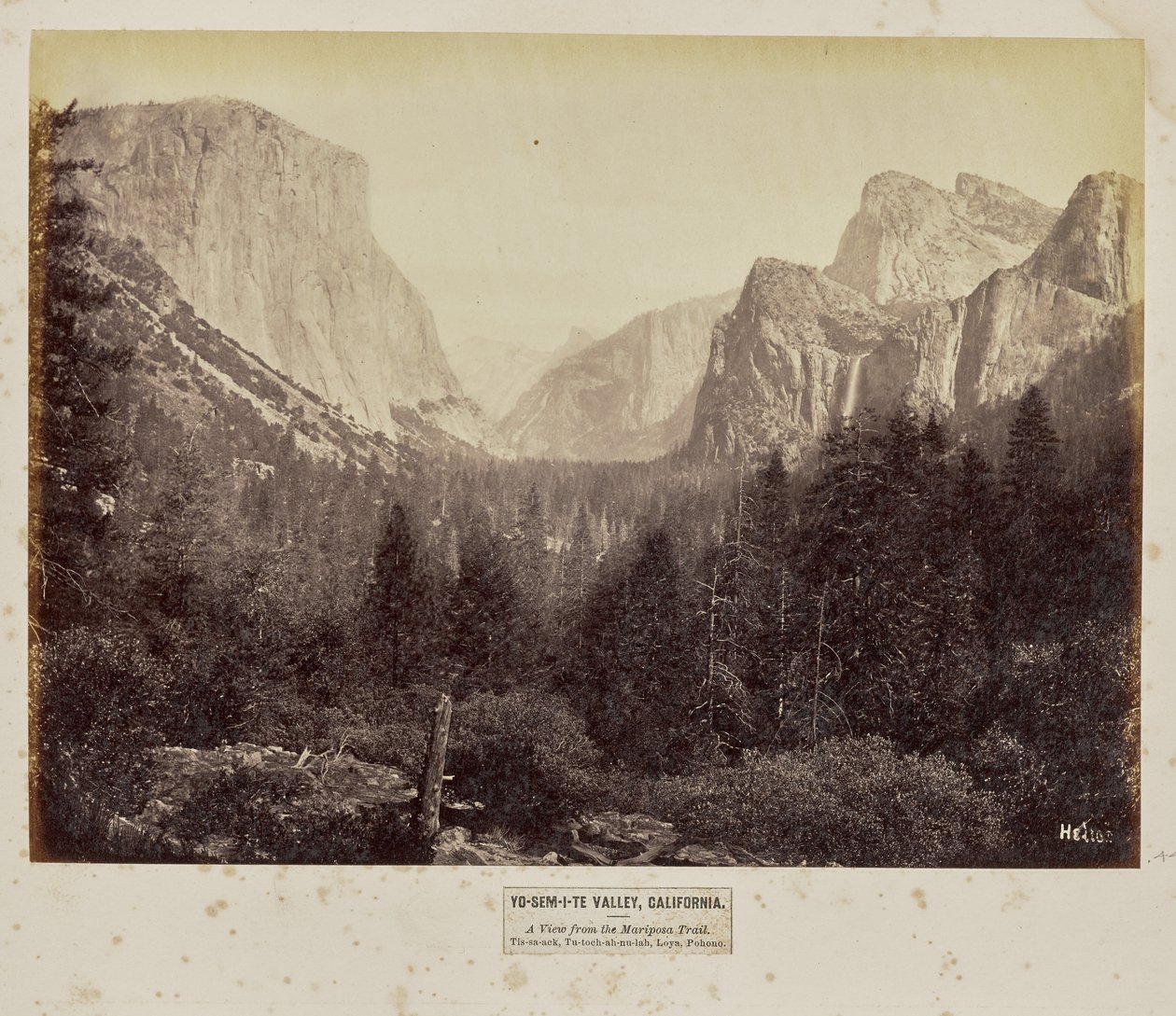Vale de Yo-Sem-i-te, Califórnia. Uma vista do trilho de Mariposa. Tis-sa-ack, Tu-toch-ah-nu-lah, Loya, Pohono de Eadweard J. Muybridge