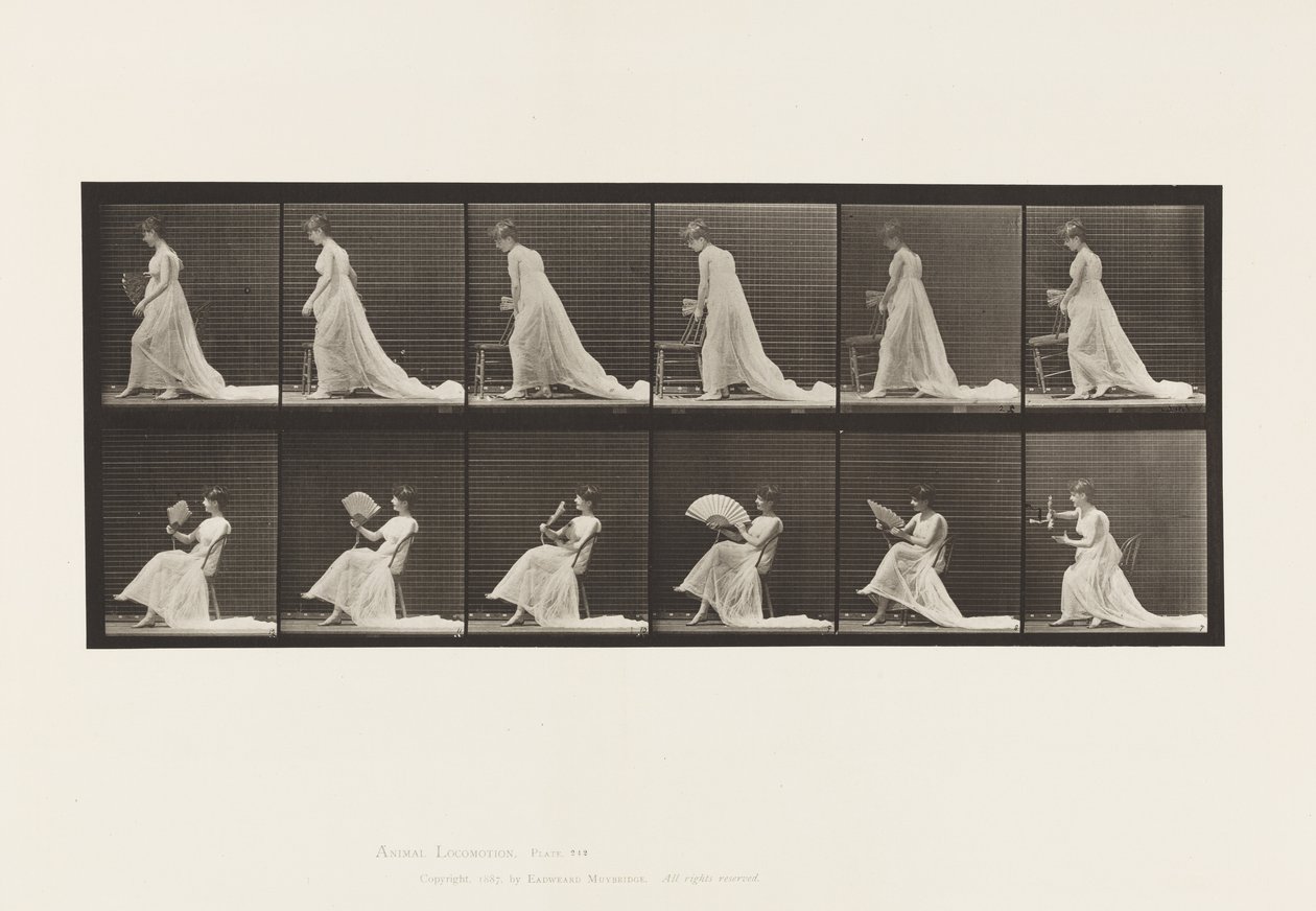 Placa 242.Colocação de cadeira, sentado e flertando um ventilador, 1885 de Eadweard Muybridge