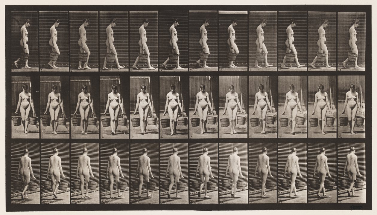 Placa 32. Caminhando, carregando um balde de água em cada mão de Eadweard Muybridge