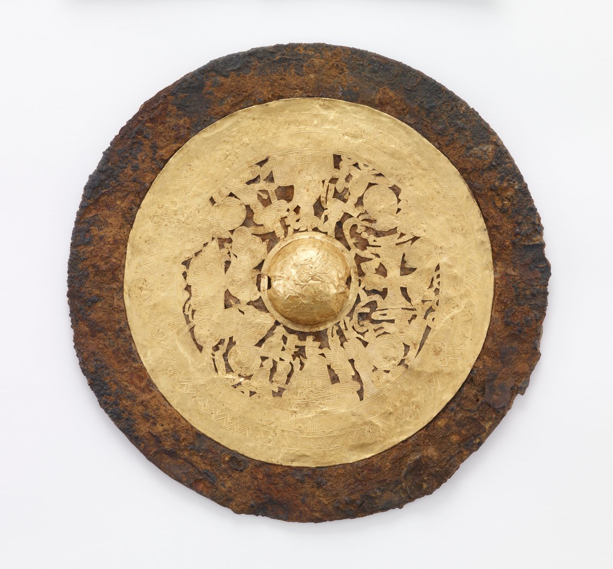 Espelho com a Rainha Mãe do Oeste (Xiwangmu) e Duque Pai do Oriente (Dongwanggong), 25-220 (ferro com folha de ouro e vestígios de seda) de Eastern Han Dynasty Chinese School