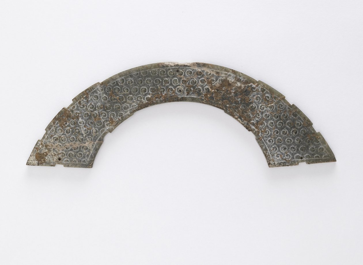 Placa fina cortada em arco de círculo, do tipo huang, Changsha, província de Hunan, do século IV a III aC (jade) de Eastern Zhou Dynasty Chinese School